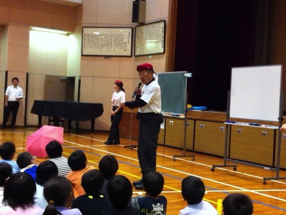 小学校で行われた日本ガーディアンエンジェルスによる防犯セミナー