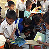 ラオスの小学校へ移動図書BOX寄贈写真1
