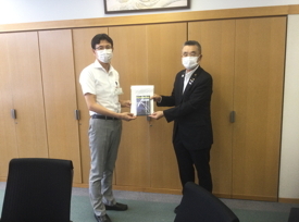 文京区へ地球温暖化防止啓蒙DVDを贈呈