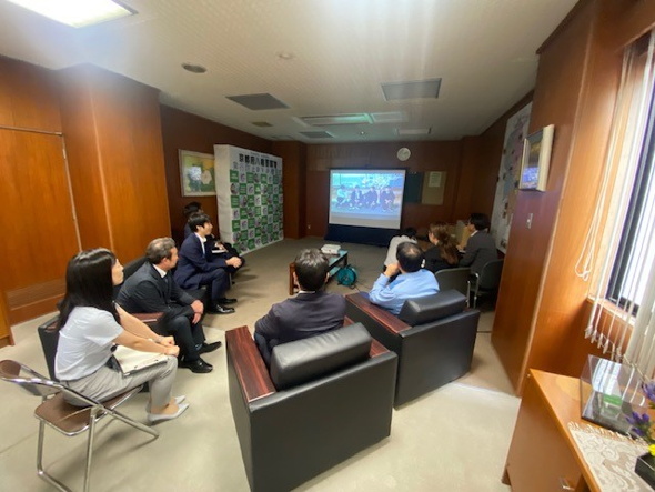 京都府教育委員会、京都市教育委員会、八幡市教育委員会へ「非行防 止教室2」DVDを贈呈しました